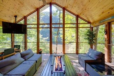 Riverfront West Virginia Cabin w/ Screened-In Deck