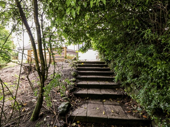 Cottage | Property grounds - Shieldhill Farm House (Falkirk)