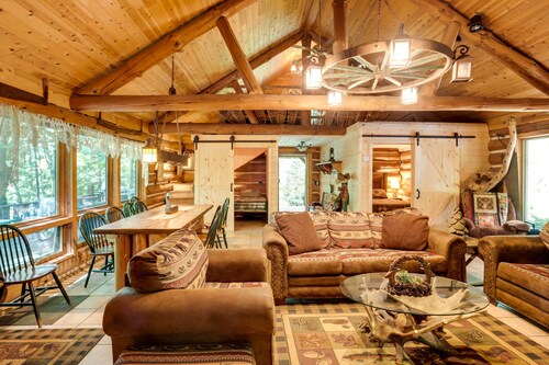 Versatile Bass Lake Cabin with Deck!