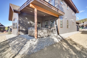 Outdoor spa tub - Ski-In/Out Home w/ Hot Tub in Granby Ranch Resort! (Granby)