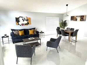 Smart TV, videojuegos, futbolito