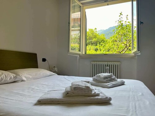 Apartment with garden and garage Dongo - A28