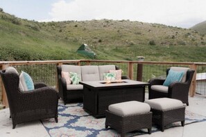 Terrace/patio - 🦙 Lava Yay Frame - Bright High desert Cabin. (McCammon)