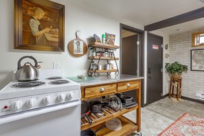 Private kitchen - Black Hills Basecamp: Historic Rapid City Home! (Rapid City)