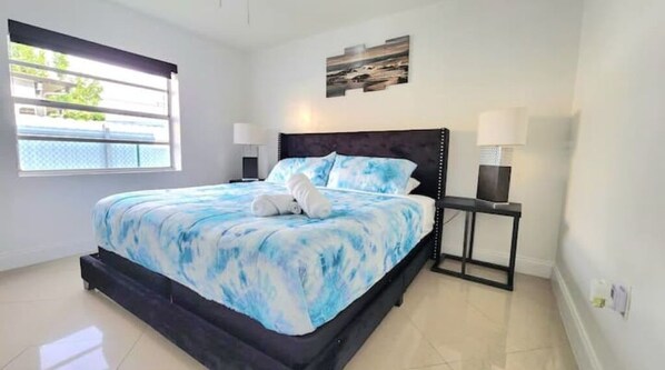 3 bedrooms, desk, iron/ironing board, free WiFi