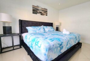3 habitaciones, escritorio, tabla de planchar con plancha y wifi gratis 