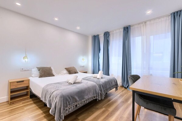 3 عدّة غرف نوم وواي فاي وملاءات أسرّة