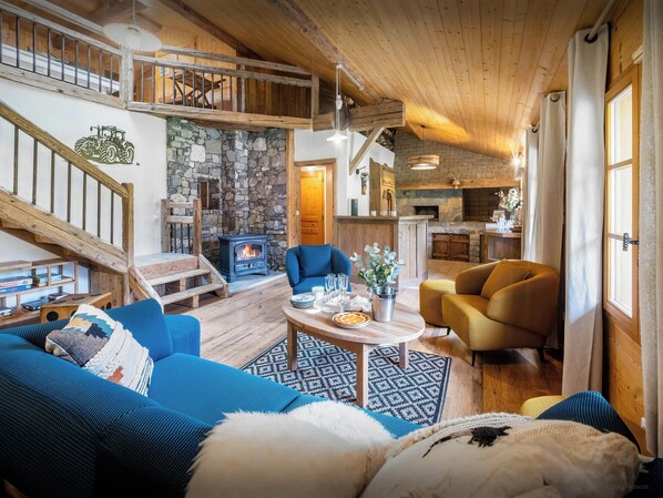 TV, fireplace, foosball, stereo - La Ferme du Cortet - stone farmhouse with garden and pond - OVO Network (Thônes)