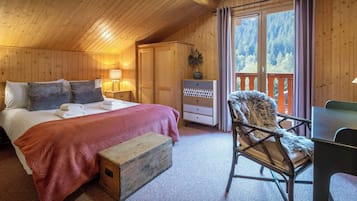 6 slaapkamers, een strijkplank/strijkijzer, wifi, beddengoed