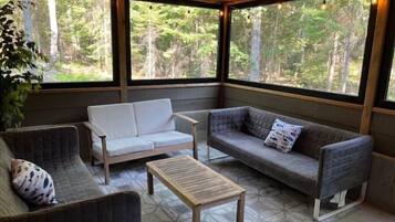 TV connectée, cheminée, baby-foot