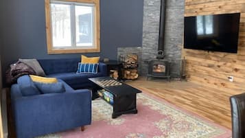 TV connectée, cheminée, baby-foot