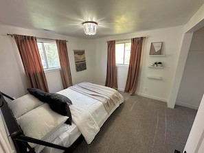 4 bedrooms, travel cot, free WiFi, bed sheets