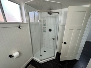 Dusche, Handtücher, Seife, Shampoo