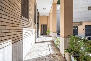 Property grounds - Milan Cozy Apt x4 - 450 far from Lambrate FS (Milano)