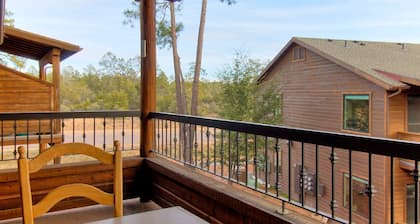 Cozy condo in center of town