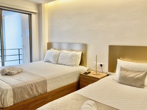 Luxury Apartment, 2 Bedrooms, City View | Egyptian cotton sheets, premium bedding, down duvets, desk - Hotel Bristol Cuenca (Cuenca)