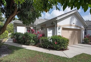 Side entrance. 3 villas on a large lot. privacy in the heart of all the action.