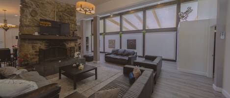 Smart TV, fireplace