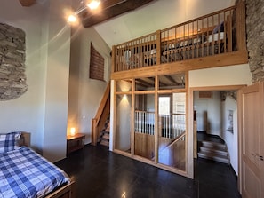 المنشأة من الداخل