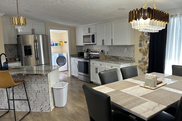 KĂŒhlschrank, Mikrowelle, Ofen, Herdplatte