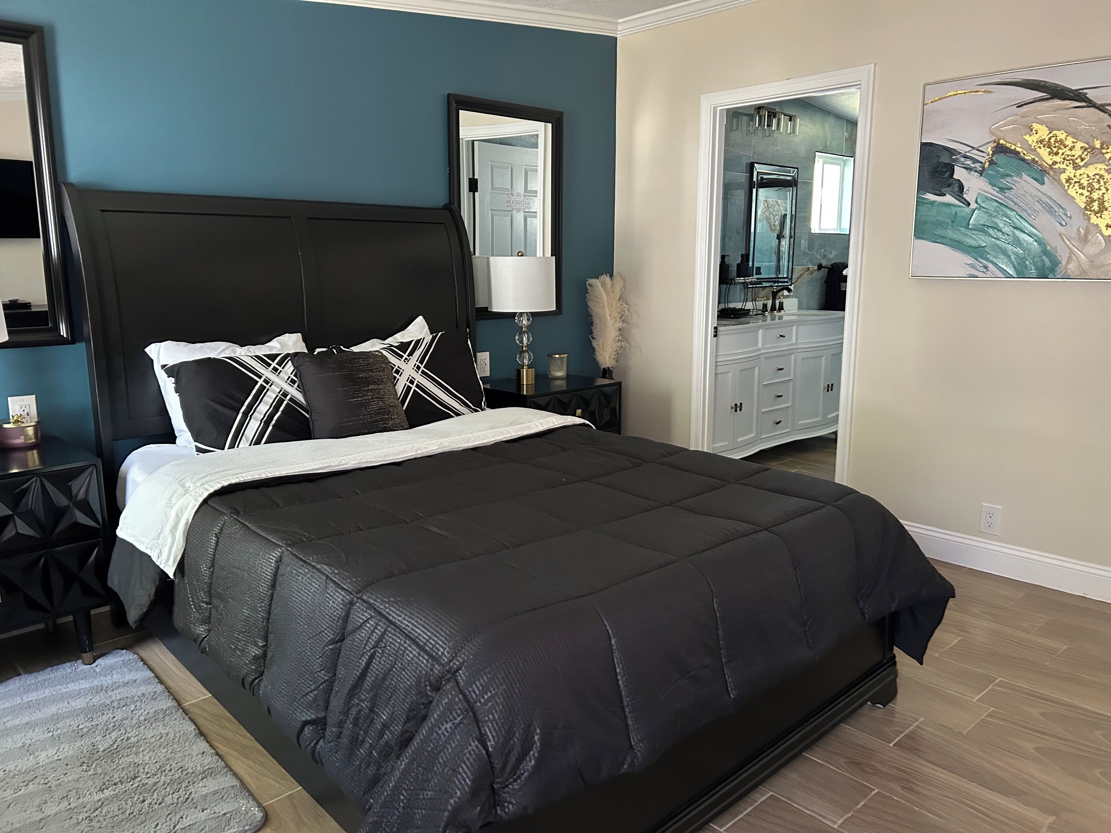 3 habitaciones, escritorio, tabla de planchar con plancha y wifi gratis 