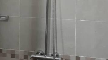 Deluxe Apartment, 2 Bedrooms | Bathroom