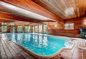 Una piscina techada, una piscina climatizada