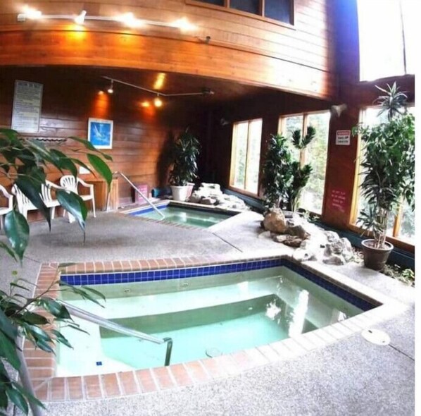 屋内プール、温水プール