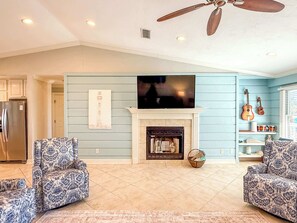 TV, fireplace, offices - 5 Bedroom. Heated Pool, Pet Friendly, 4 King SGI (Saint George Island)