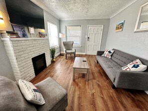 Smart TV, books - Casa Monroe Unit 1 (El Paso)