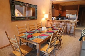 Dining - Ski/Bike in/out 4 bdrm, 4 bth home with pool table and media room  (Whistler)