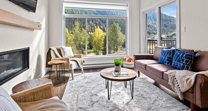 Modern & Cozy Condo w/Hot Tub!