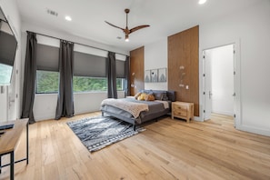 4 bedrooms, desk, iron/ironing board, WiFi