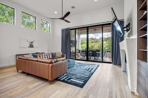 Smart TV, fireplace, offices, printers