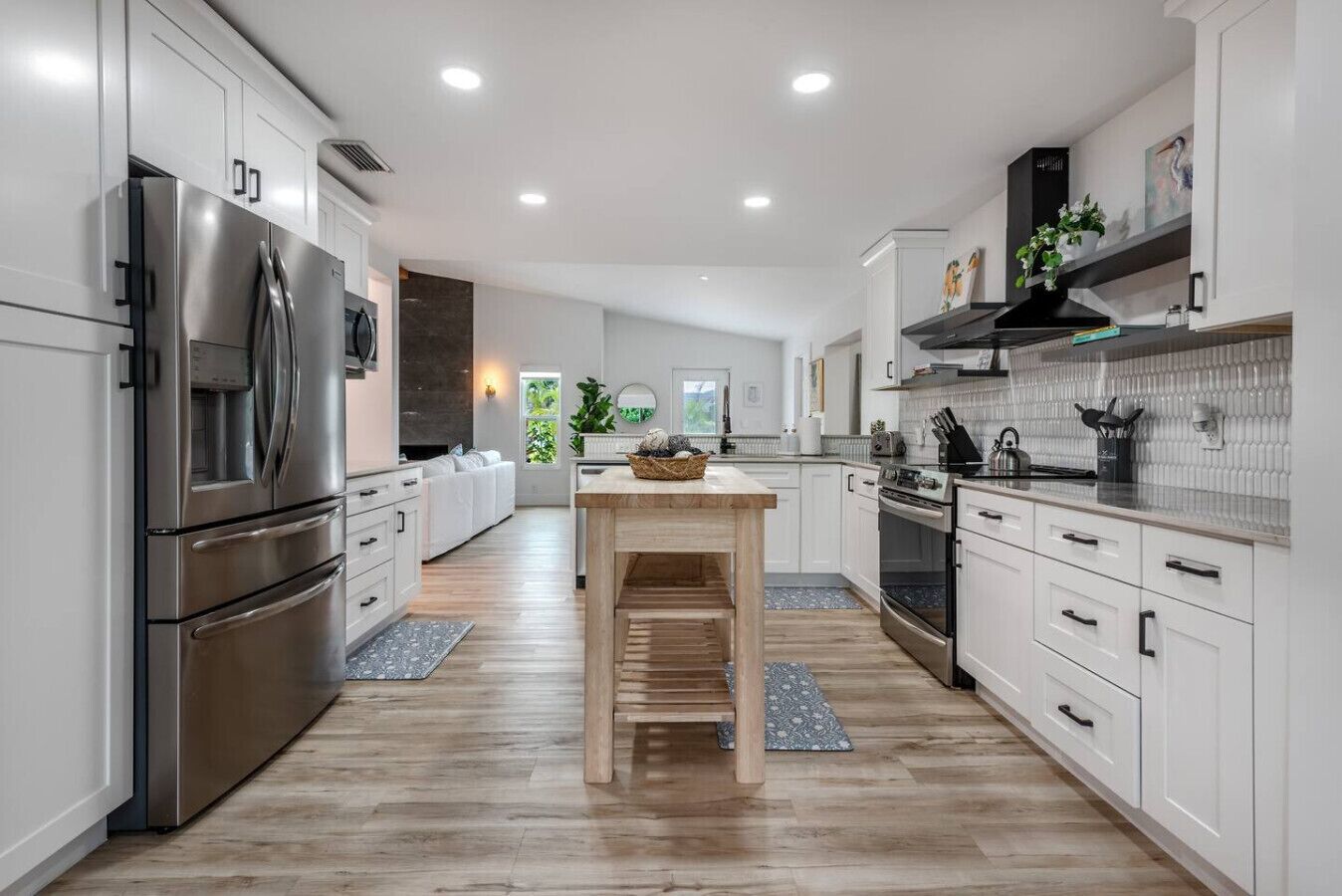 Køleskab, mikrobølgeovn, ovn, kogeplade