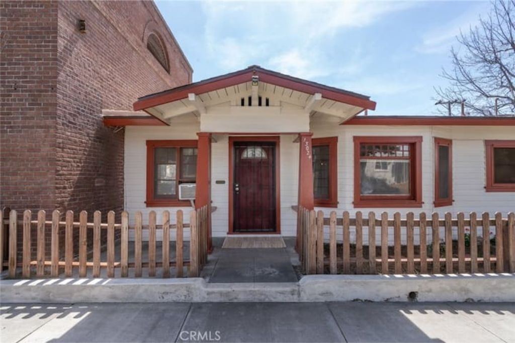 Uptown Whittier Bungalow; near Disney, DTLA, Universal Family/dog friendly.