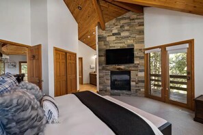 4 Schlafzimmer, Schreibtisch, Reisekinderbett, WLAN