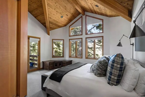 4 chambres, bureau, lit de bébé portatif, Wi-Fi
