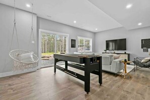 Smart TV, fireplace, offices