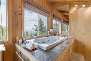 Bruser, hårtørrer, håndklæder, Sæbe