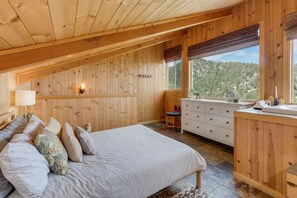 1 slaapkamer, een strijkplank/strijkijzer, wifi, beddengoed