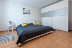 2 bedrooms, WiFi - Holiday home with swimming pool, terrace and barbecue (Drivenik)