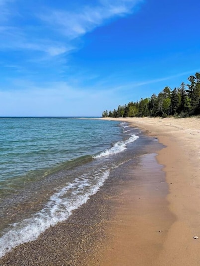 Beach House On Lake Huron: Summer Paradise: Swim, Kayak, and Relax on Lake Huron!