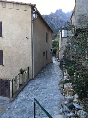 Maison de Village en Montagne
