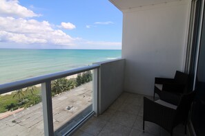 Property grounds - Castle Beach 727 Ocean View Studio with Balcony, Pool, Gym, Tennis and Free Parking (Miami Beach)