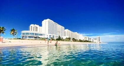 Castle 1527 Studio Balcony with Oceanfront, Pools, Free Parking and Direct Beach Access