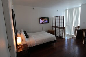 1 bedroom, iron/ironing board, WiFi, bed sheets - Castle B6  Bayview View Loft, Pool and Beach Access, Gym and Free Valet Parking (Miami Beach)