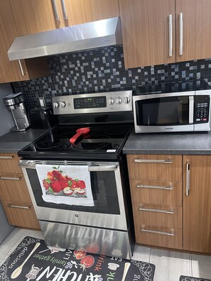 Private kitchen - Superbe Logement Tout Équipé (Montréal)