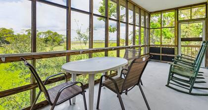 River View - Walk to town & beach! Cozy beach home with screen porch