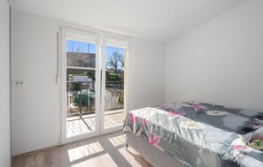 4 bedrooms, free WiFi, bed sheets